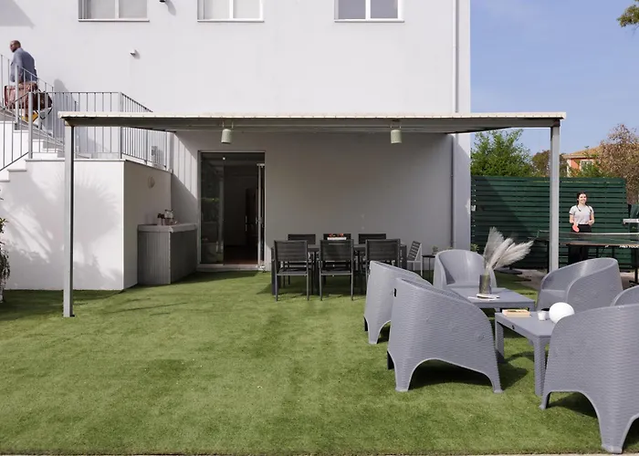 Local Hostel & Suites