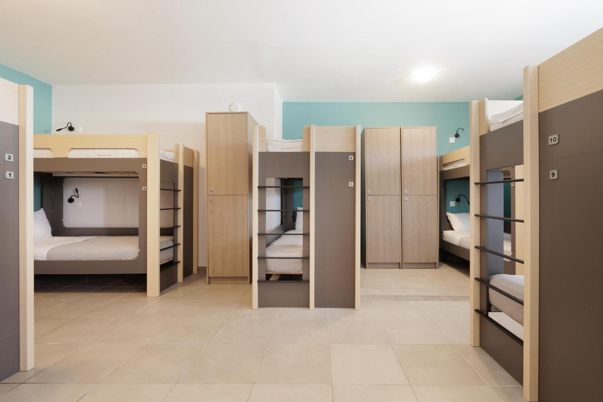 Hostel Local &